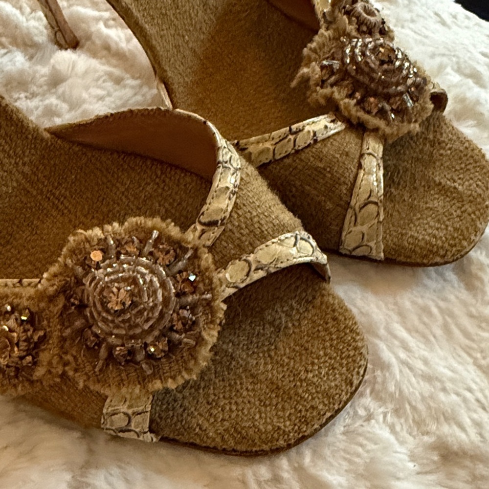 Prada Tan and Cream Raffia Heels with Embellished Design Size 39.5 - Picture 4 of 8